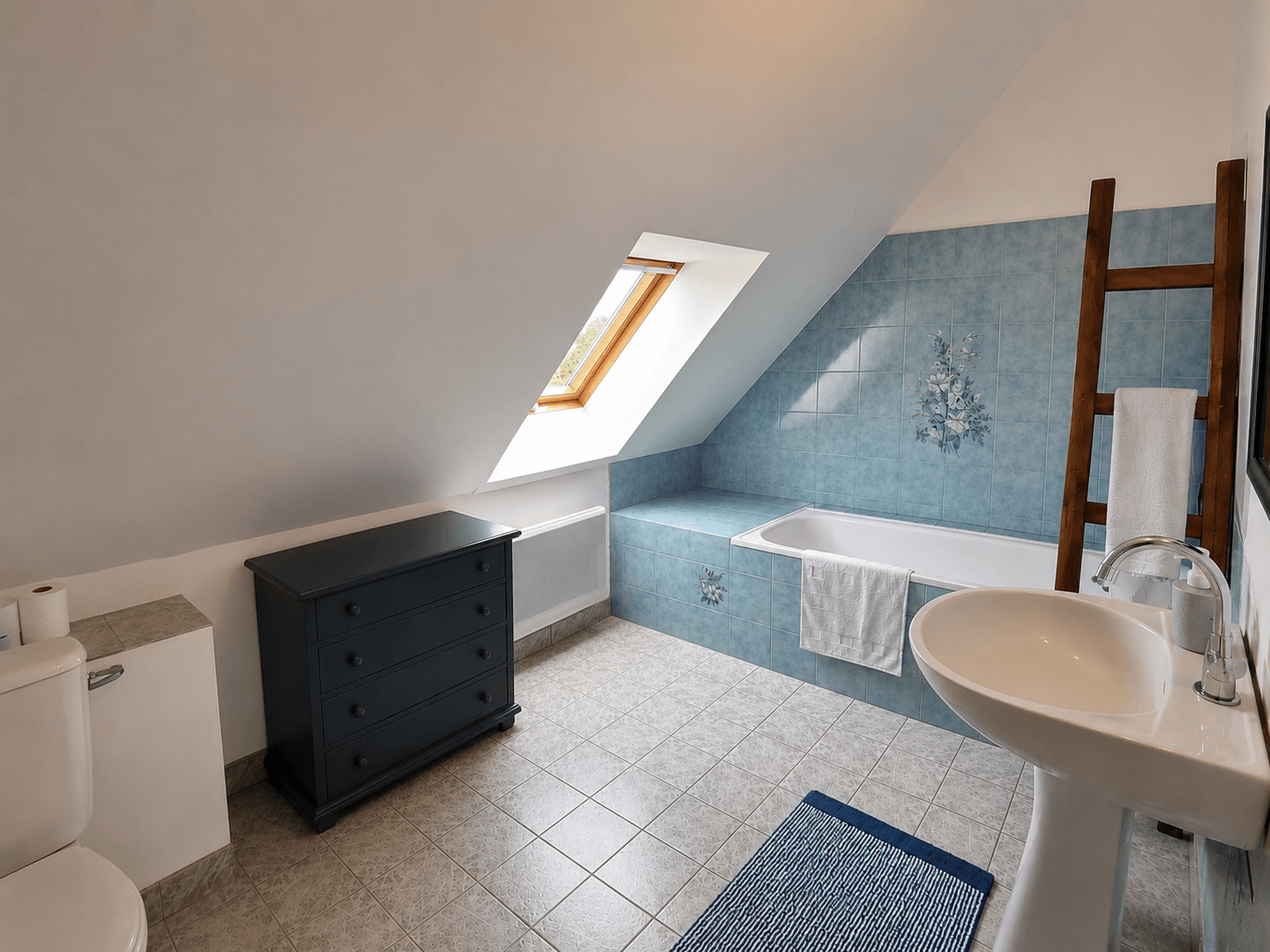 Salle de bain avec WC étage