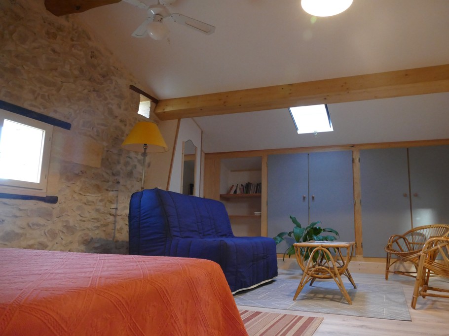 Dans la mezzanine banquette BZ 2 places et confortable