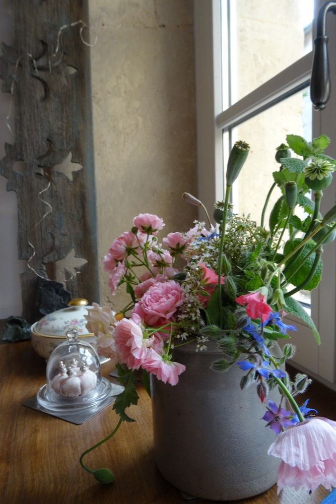 Tous les jours le ménage, tous les jours des bouquets - Gîte Bévau