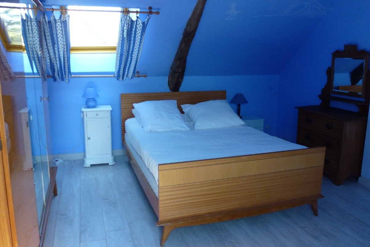 CHAMBRE N° 1  AVEC LIT DOUBLE ET  LITS SIMPLES