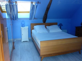 CHAMBRE N° 1  AVEC LIT DOUBLE ET  LITS SIMPLES