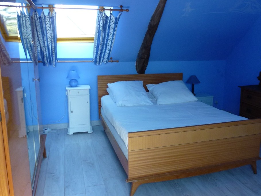 CHAMBRE N° 1  AVEC LIT DOUBLE ET  LITS SIMPLES