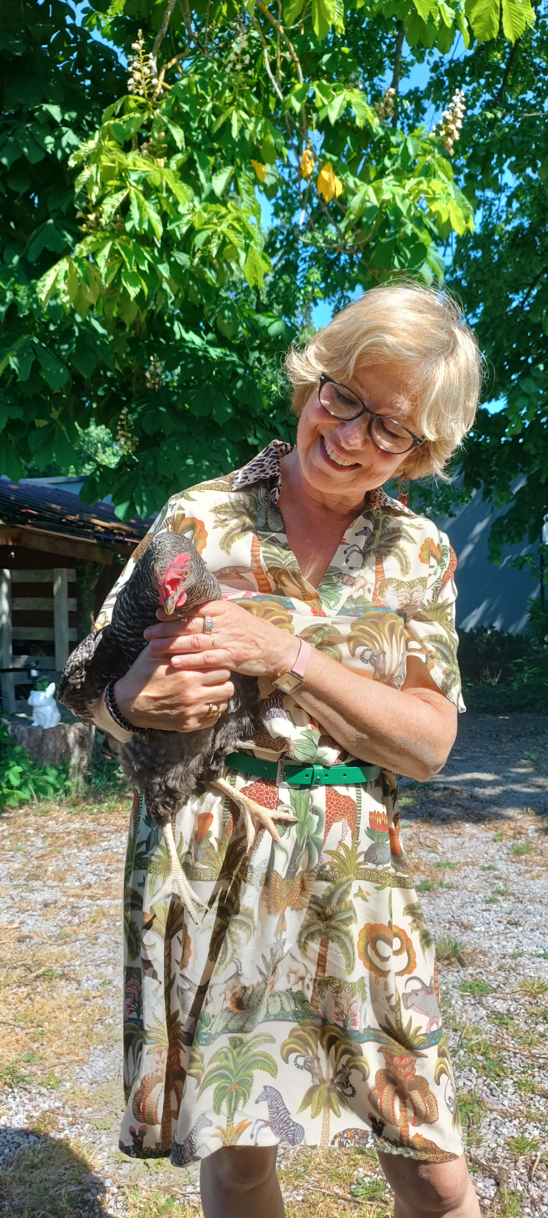The owner and a friendly cocotte Retour du Lac Ardres