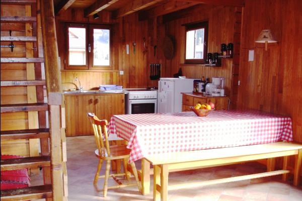 Séjour et cuisine américaine