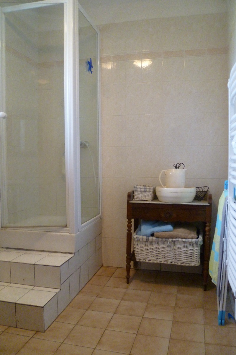 salle d'eau avec douche