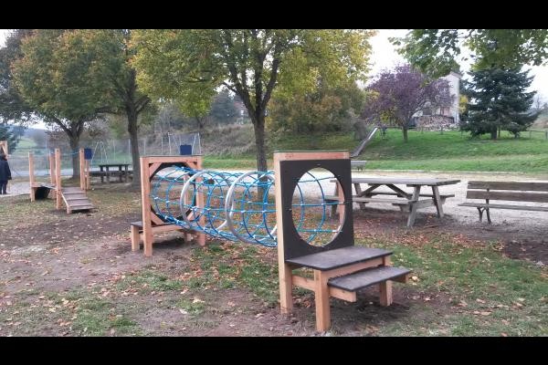 Jeux d'enfants dans le village