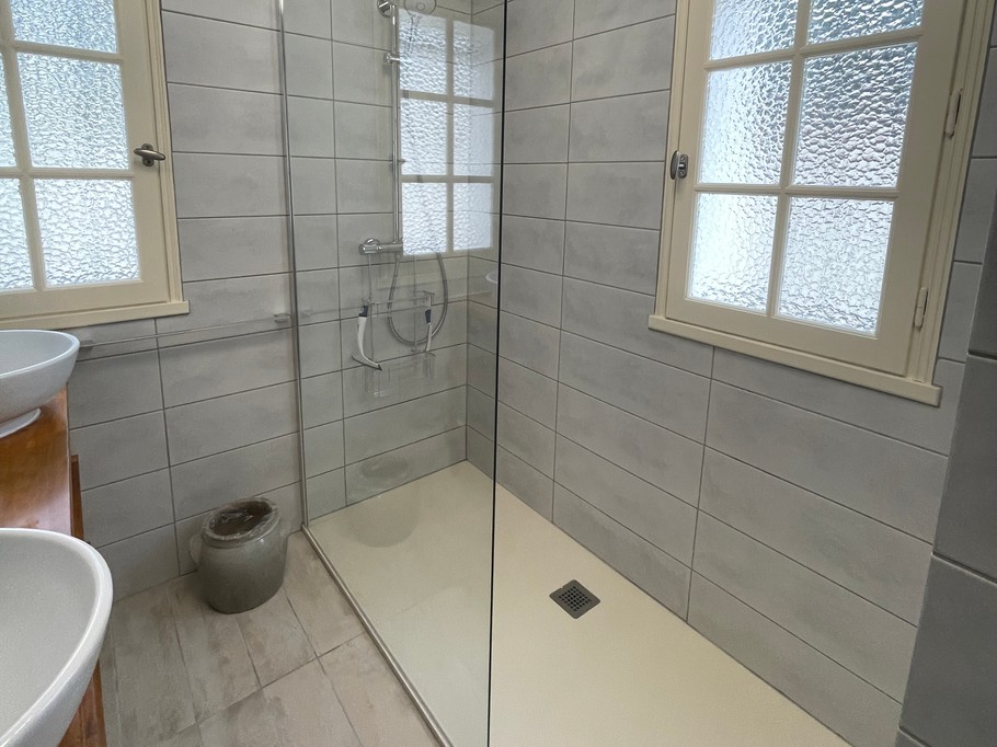 Douche à l'italienne.