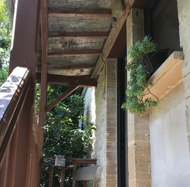 Entrée indépendante de la chambre "Côté Ouest"
