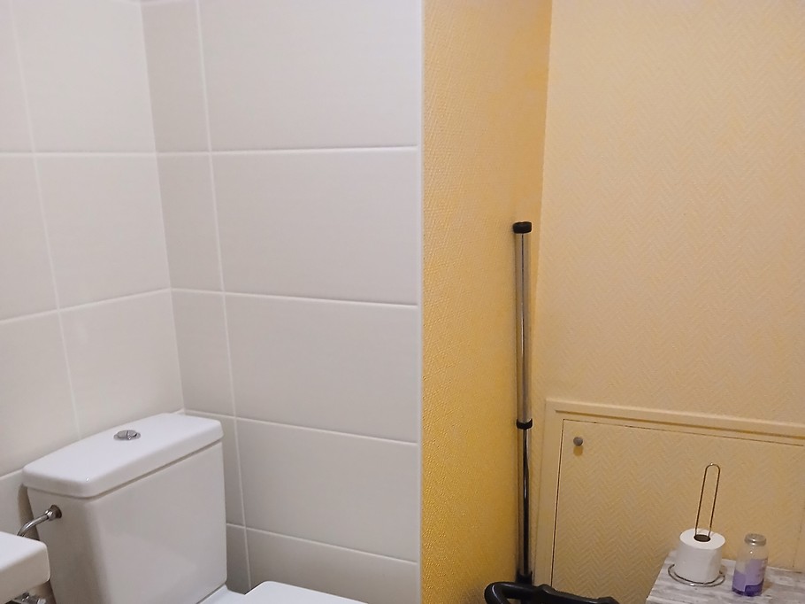 2ndWC upstairs