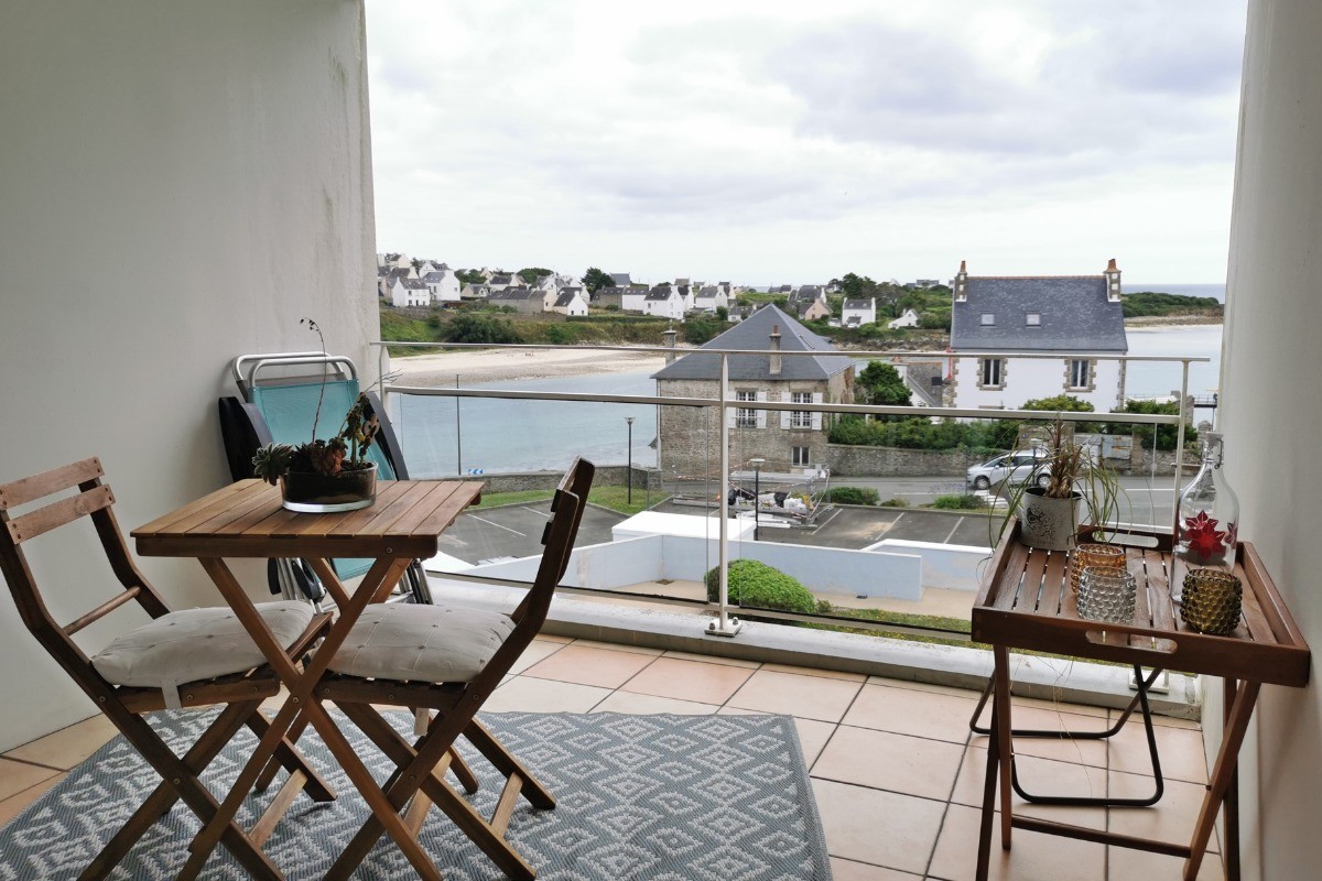 balcon-terrasse abrité de 8 m²  avec vue sur la baie d'Audierne