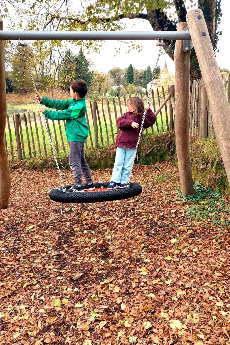 Jeux enfants proximité étang GITE LE GAULIAT 19 CORREZE CLEVACANCES