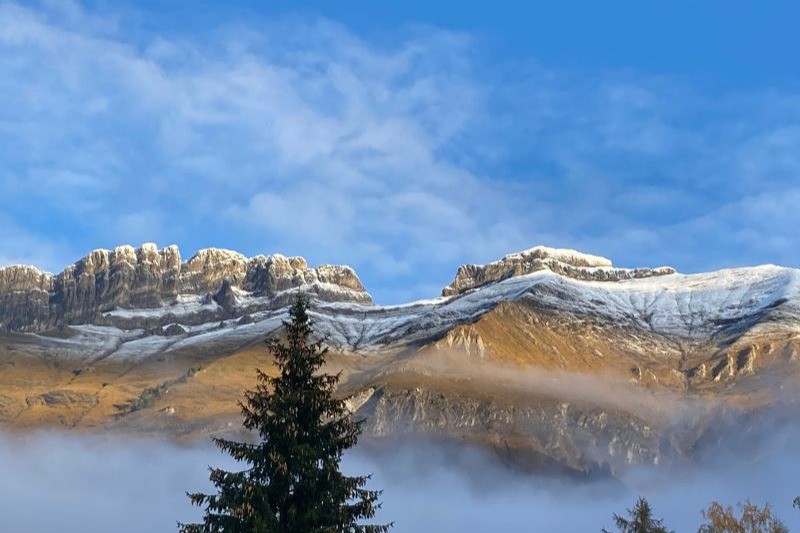 chaine des Aravis derrière le chalet