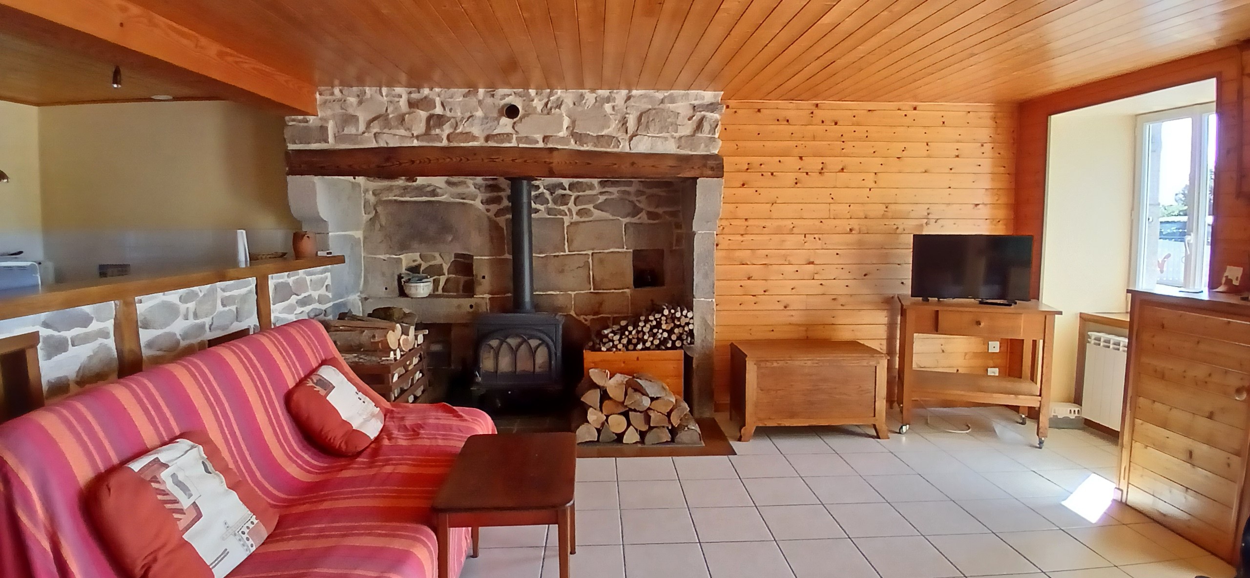 Gîte "Les Terrasses" (Livradois Forez) - Pièce de vie (salon)