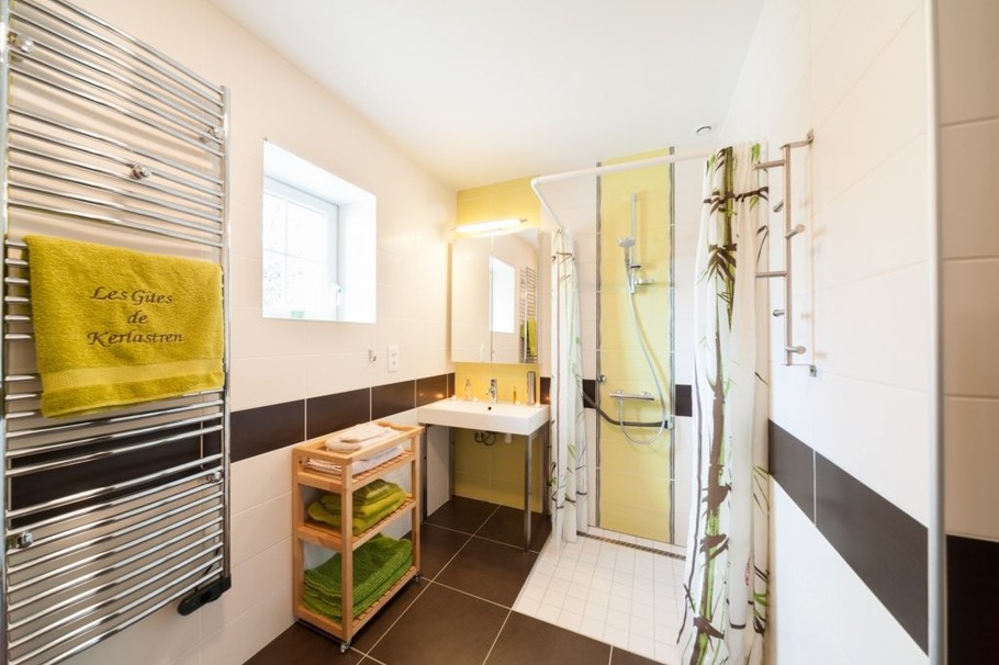 Salle d'eau attenante à la chambre