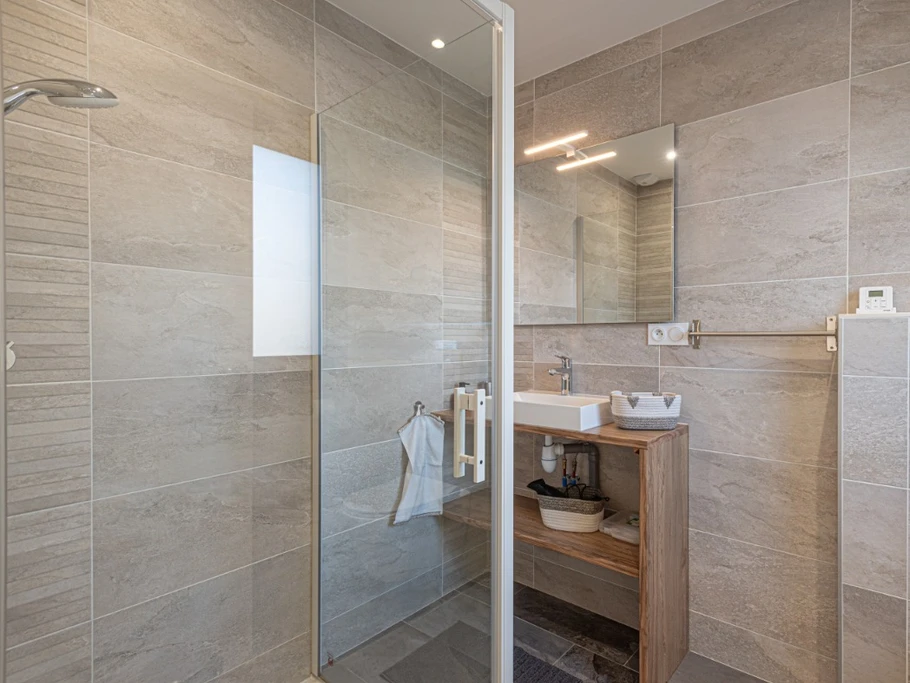 SALLE DE BAIN RDC
