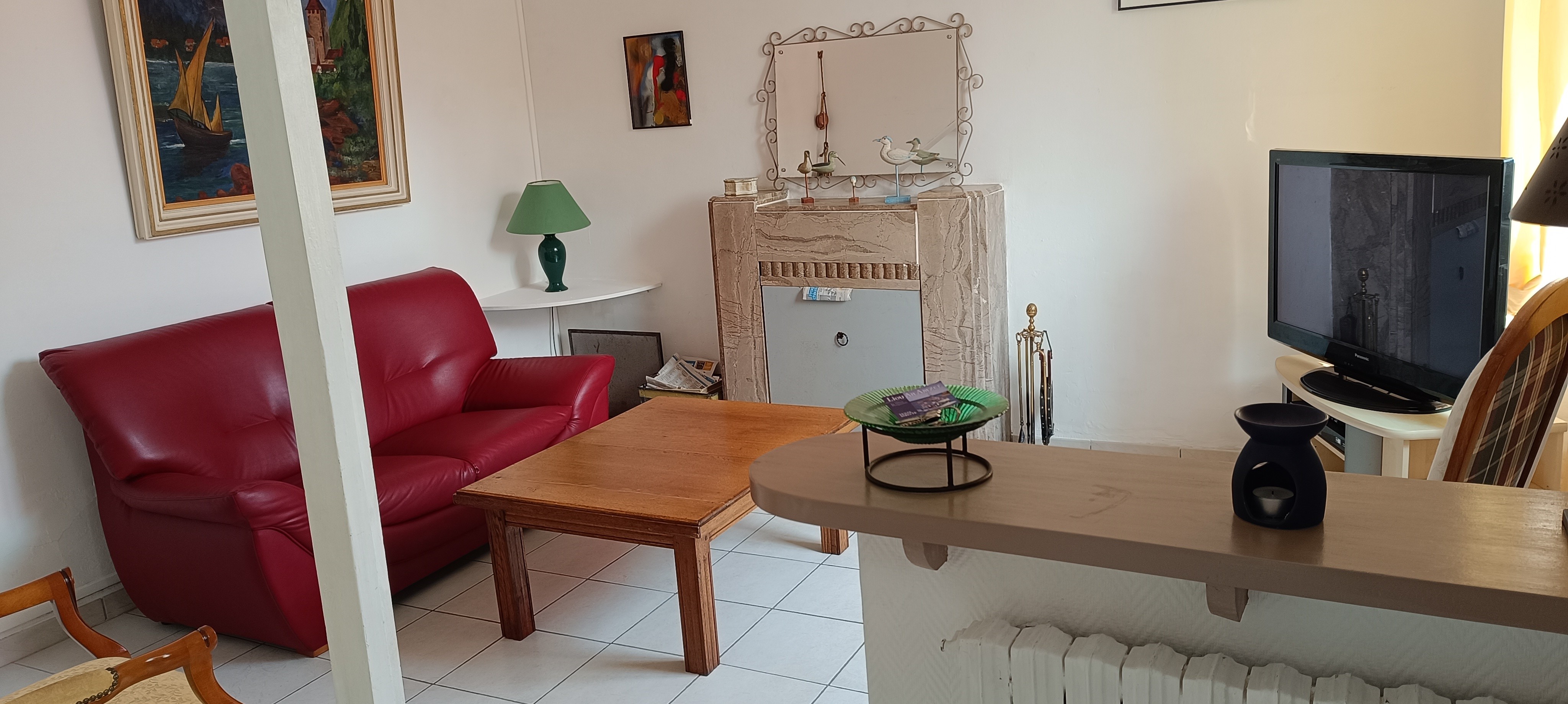 salon avec cheminée