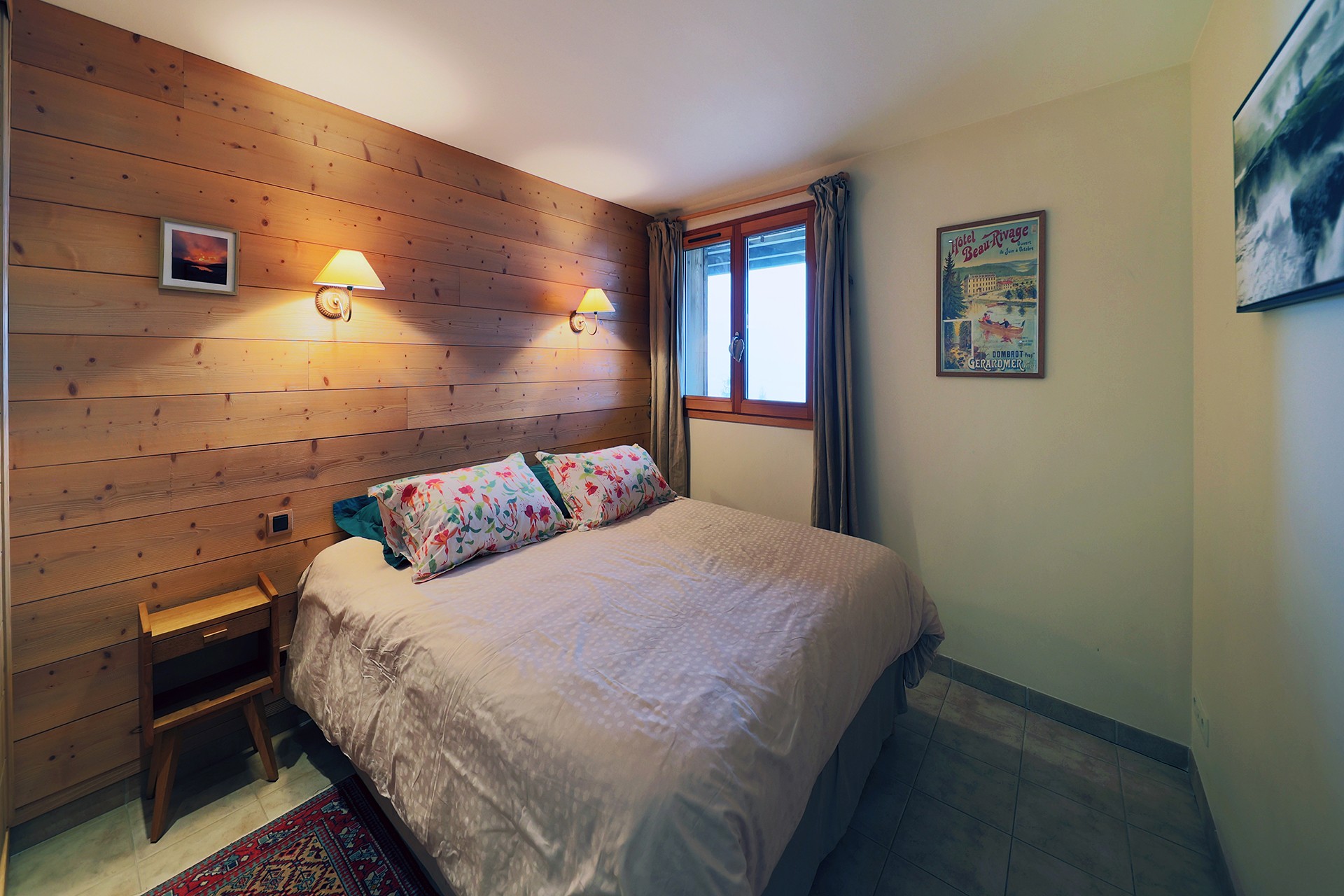 Chambre n°1 avec lit 160x200 - Gîte Les Neufs Lieux – Gérardmer, 4 étoiles, piscine et vue imprenable sur le lac