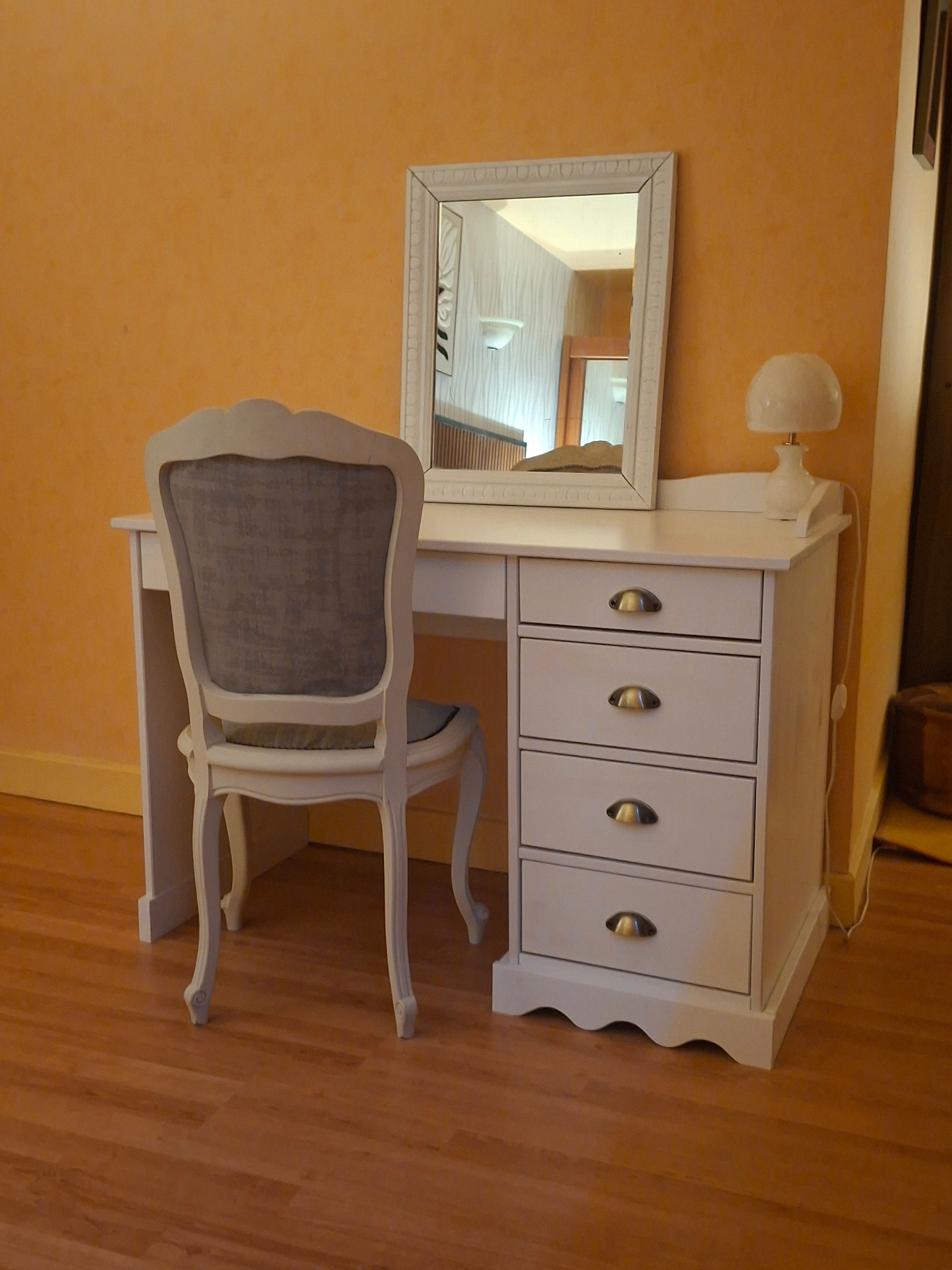 Dressing table/office