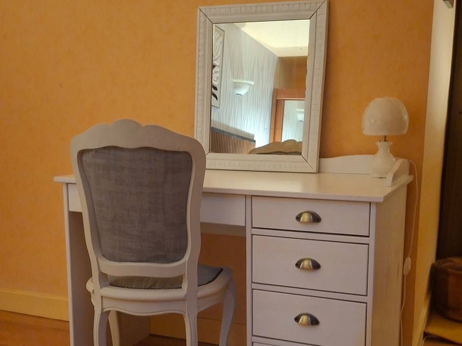 Dressing table/office
