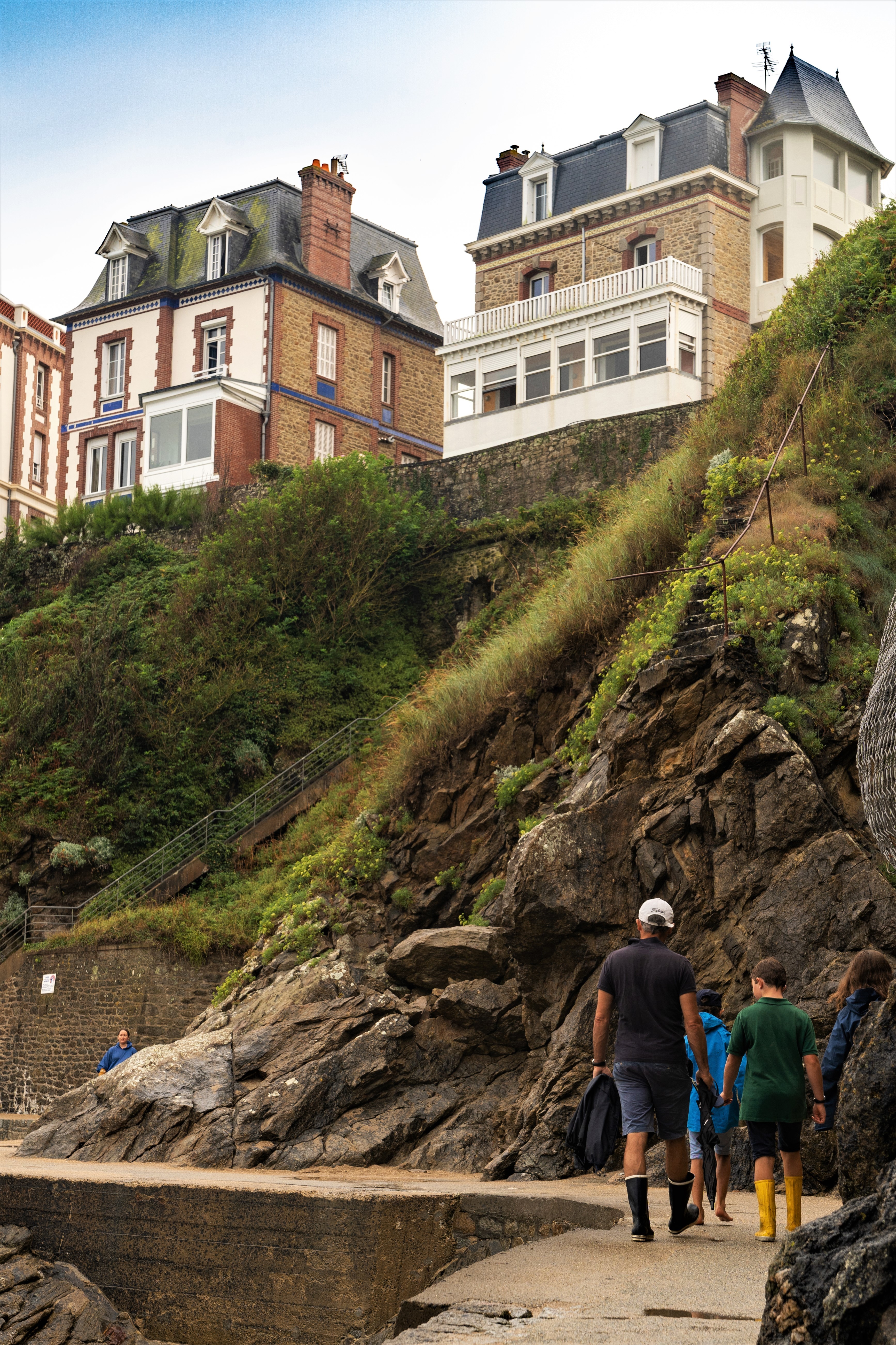 Villas d'époque à Dinard, visibles depuis le sentier des douaniers