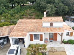 VUE DE FACE COTE PLACE