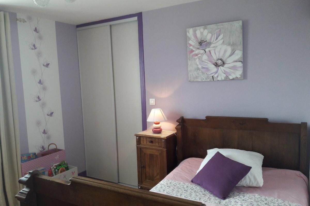 La chambre préférée de notre fille, lit 120, bibliothèque enfant et jeux !