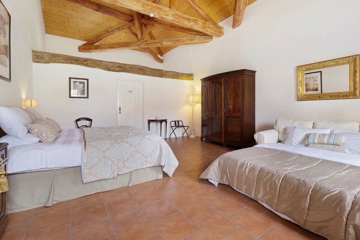 La Farat - Maison de Soleil - Chambre Kingsize avec lit canapé en plus.