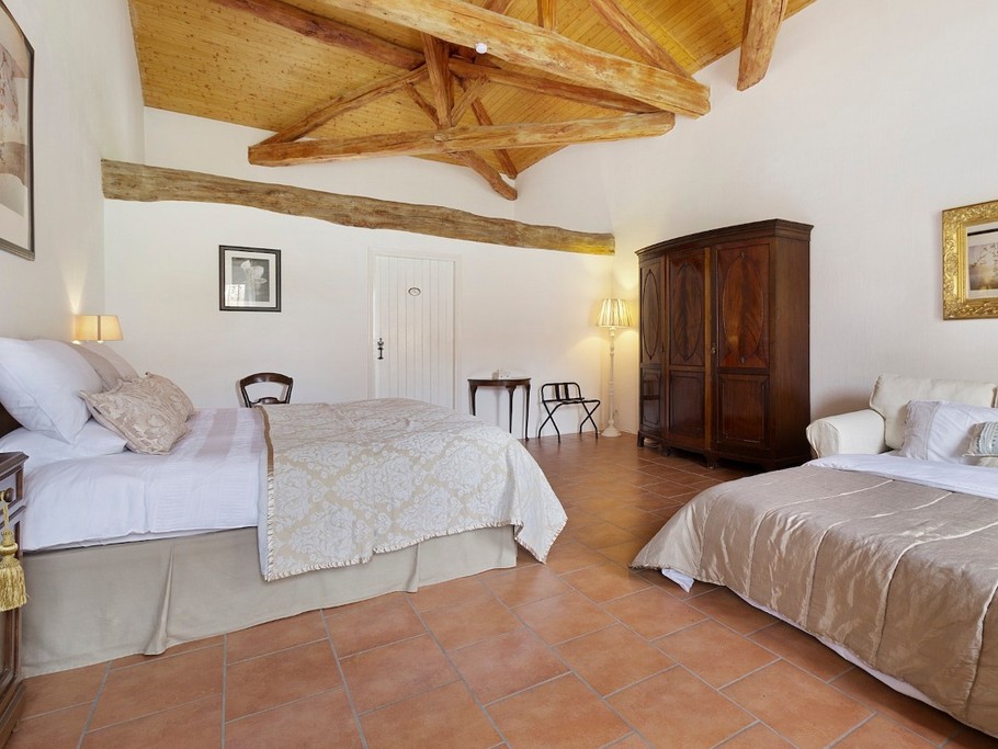 La Farat - Maison de Soleil - Chambre Kingsize avec lit canapé en plus.