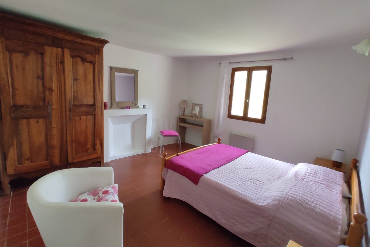 Chambre 1 avec lit 140cm