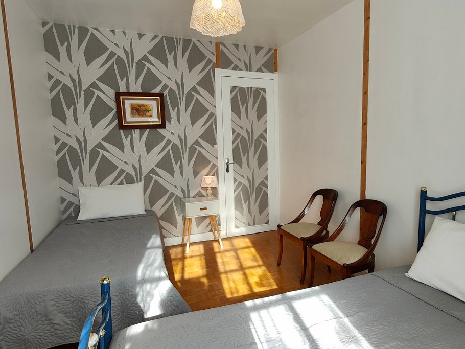 Chambre N° 2 étage