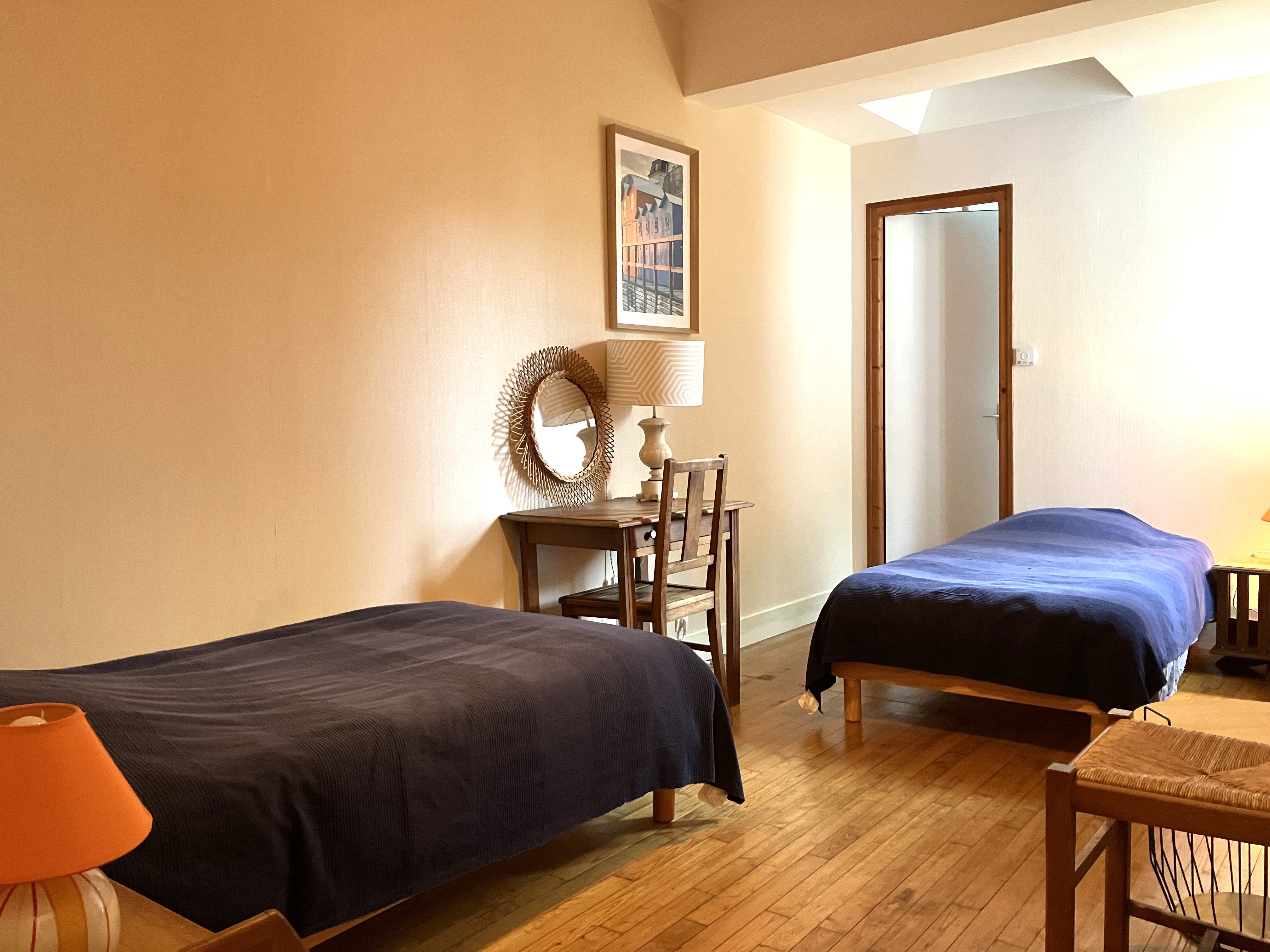 Room with 2 single beds (90cm)