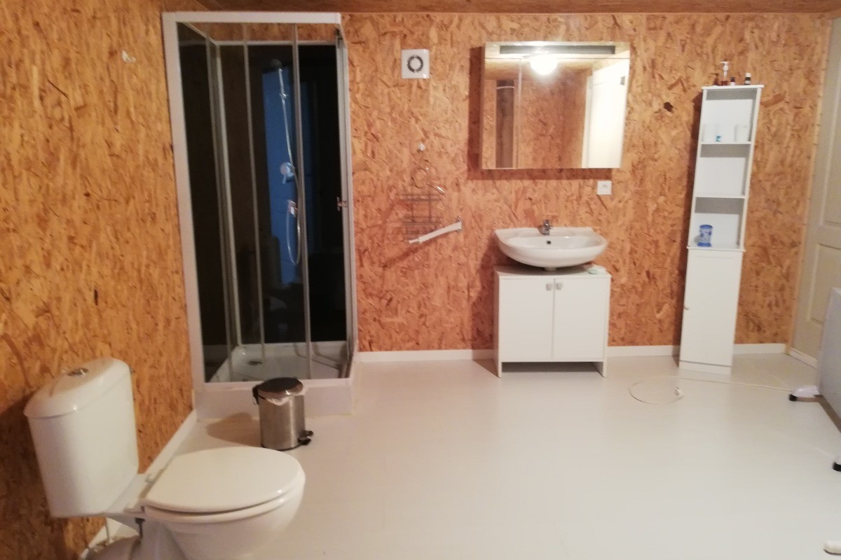 salle eau 1er, côté chambre parme