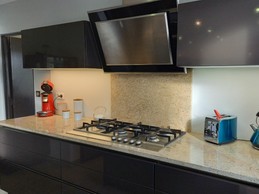 Clévacances - Location 10 personnes - cuisine - Langueux - Maison avec jacuzzi