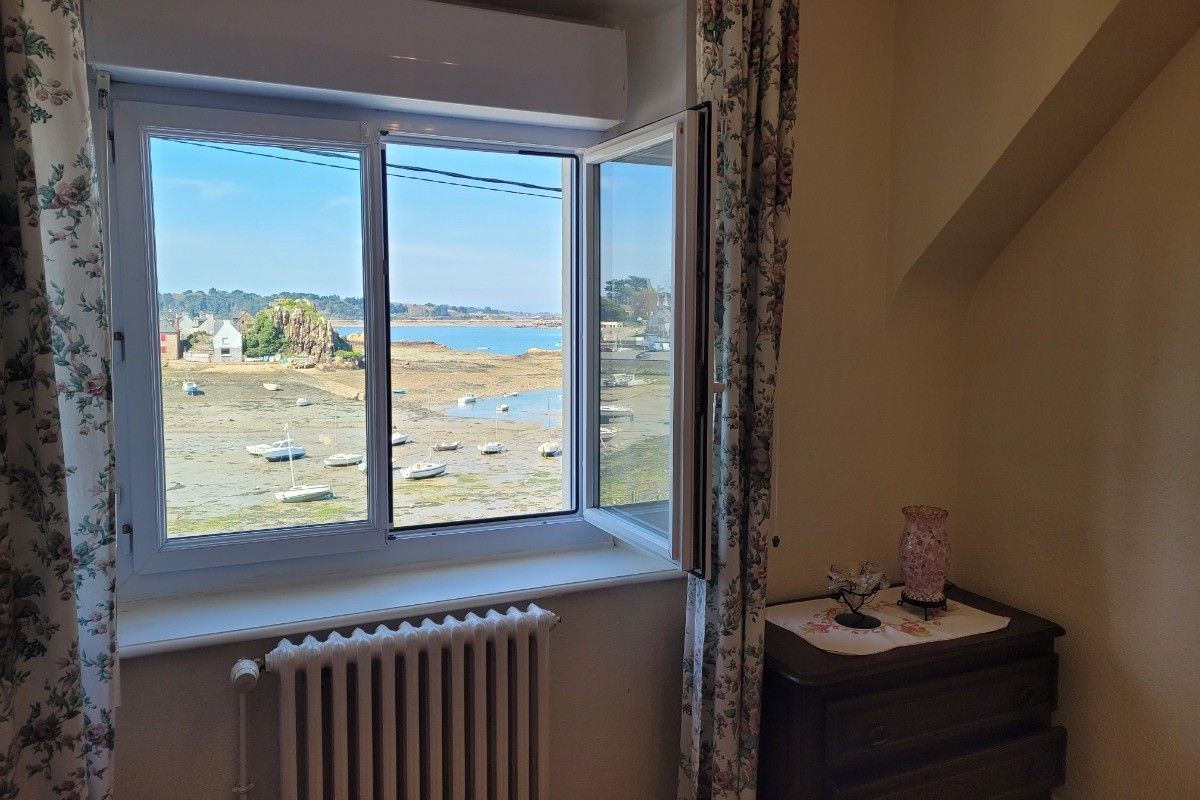 location Clévacances, Loguivy-de-la-mer, Le Barbu, vue mer de la petite chambre d'appoint 1ère droite de l'étage