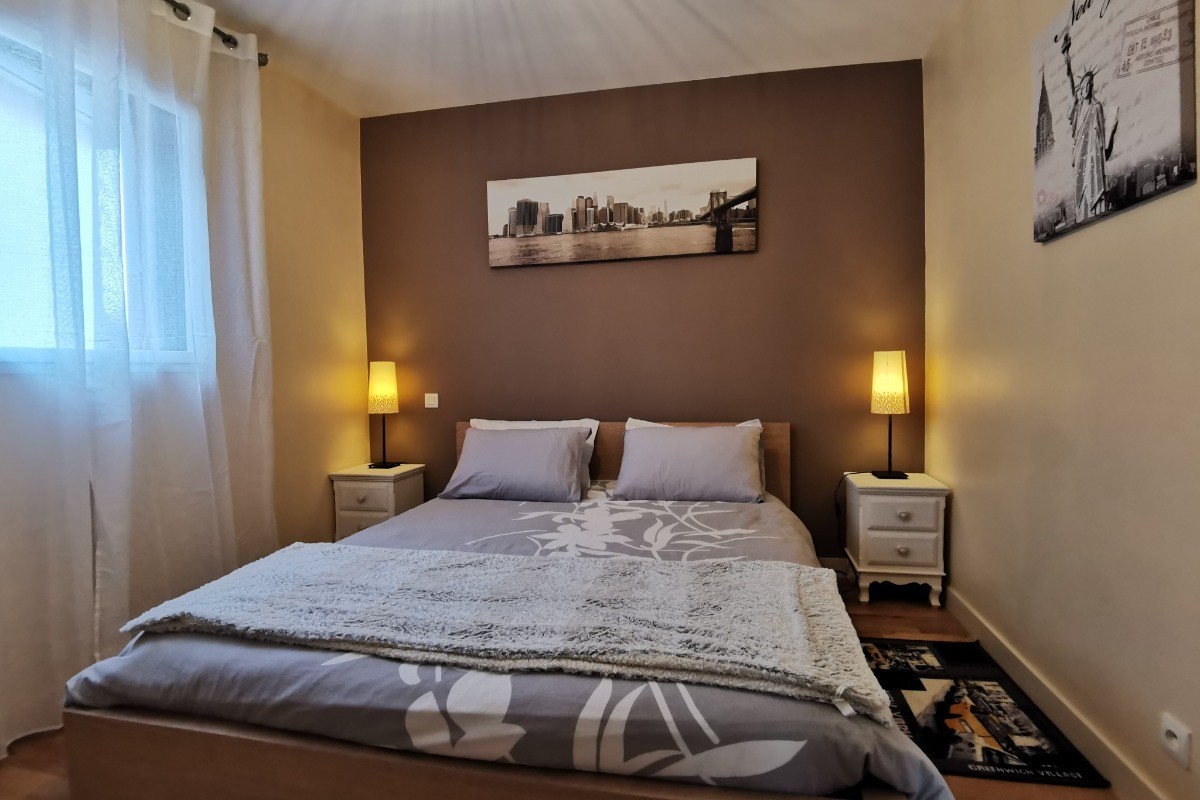 Chambre avec lit 160 salle de bain privative