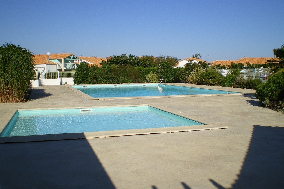 Piscine commune dans la résidence
