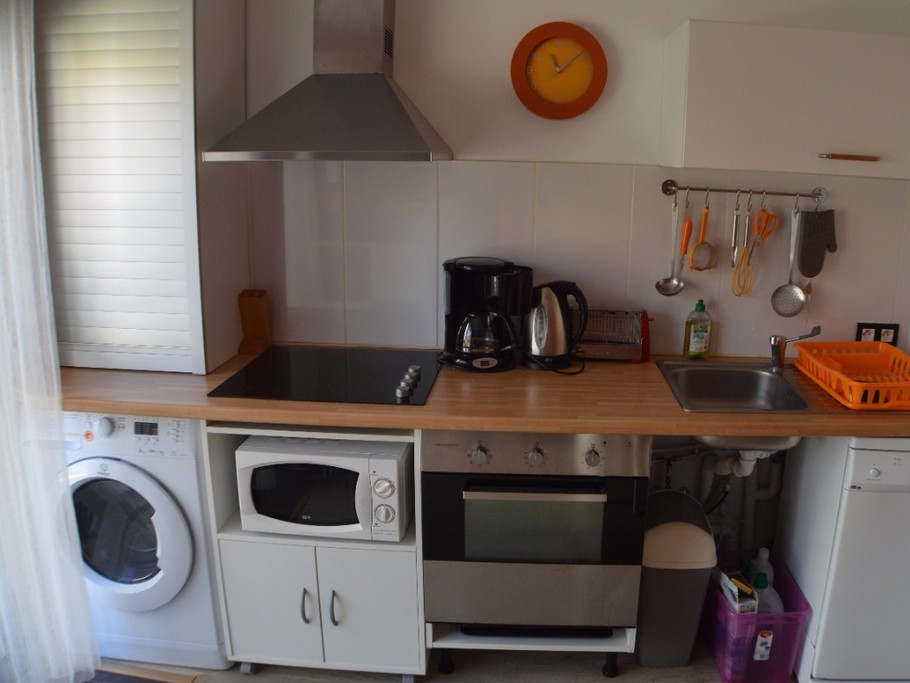 Au rez-de-chaussée, la Cuisine - Maison Grise pour 5 personnes, proche plages, Meschers sur Gironde près de Royan