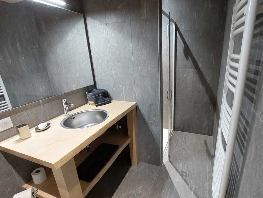 La salle d'eau au rez de chausée