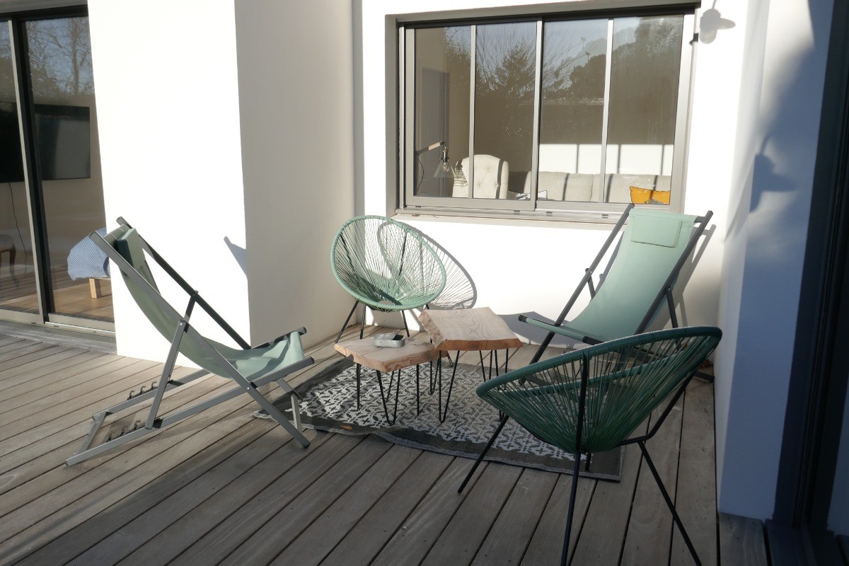 Terrasse avec salon de jardin