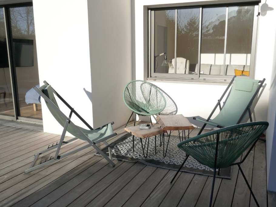 Terrasse avec salon de jardin