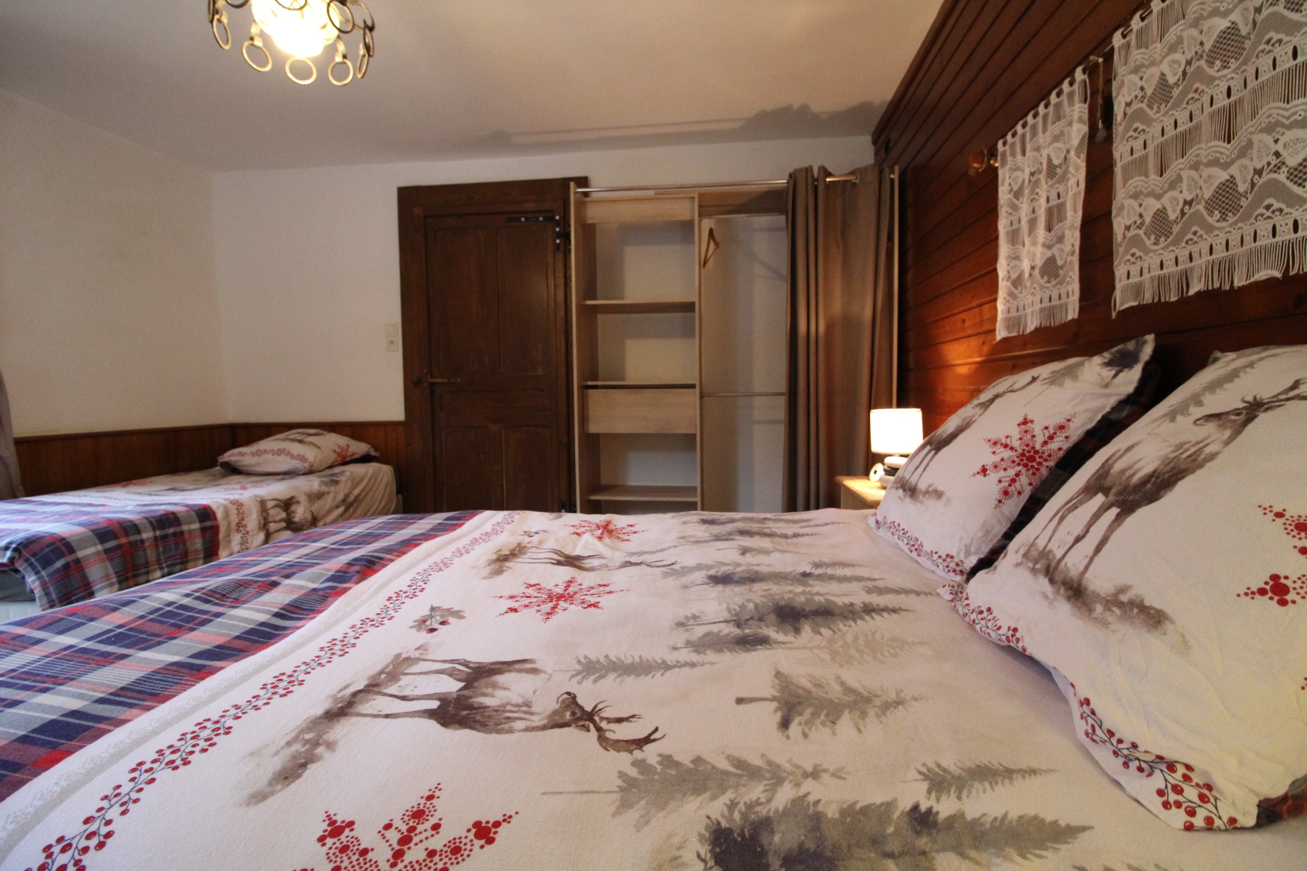 Chambre 3 couchages - Appartement tout confort avec jacuzzi à Plainfaing