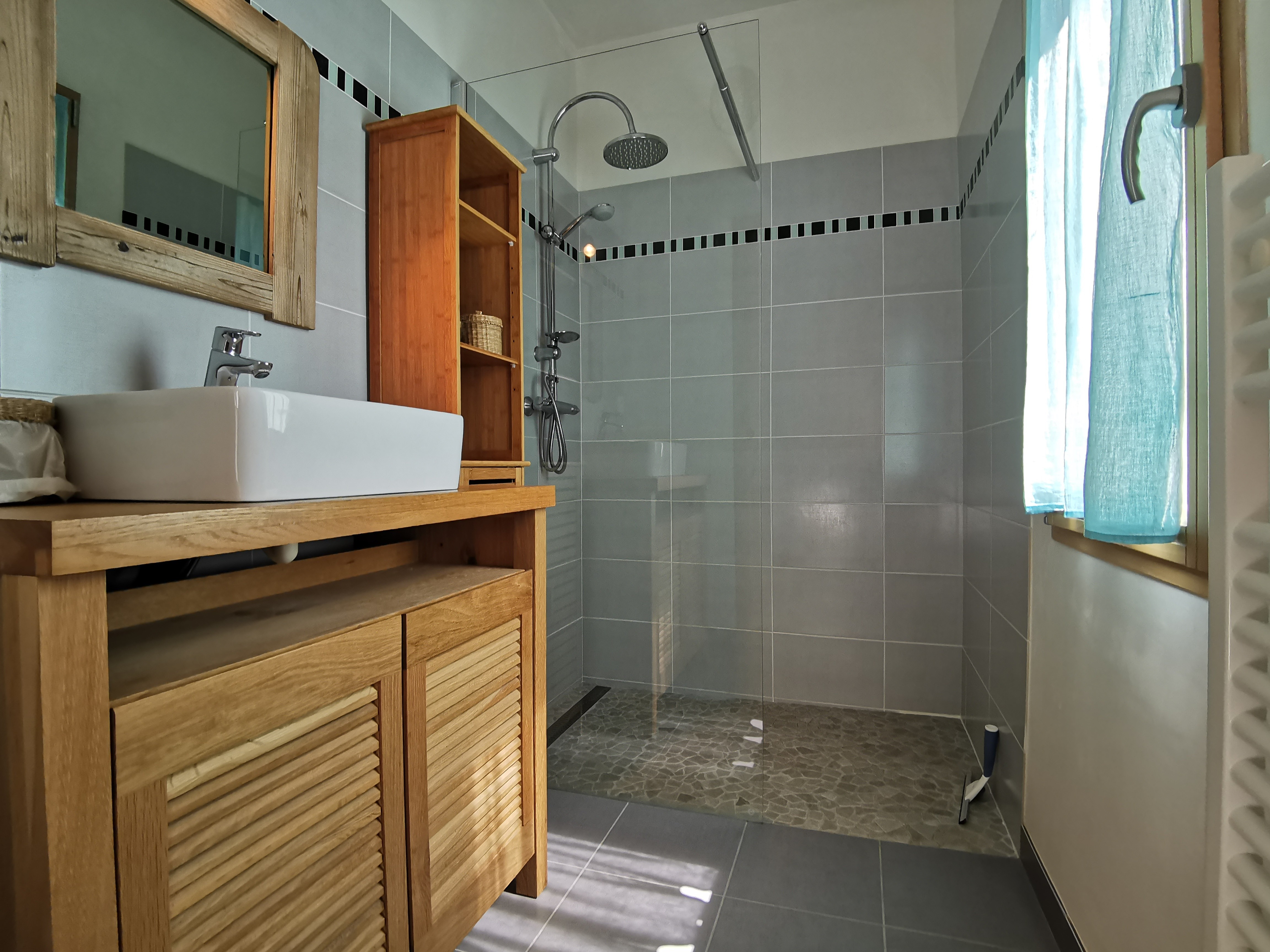 RDC: Salle d'eau communicante et privative à la chambre 1