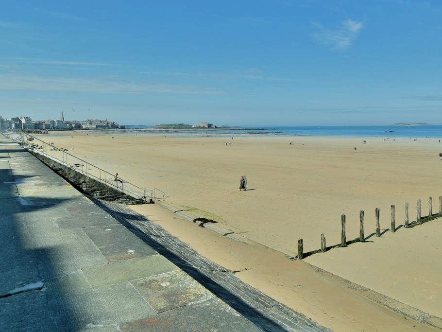 La plage du Sillon à quelques mètres.