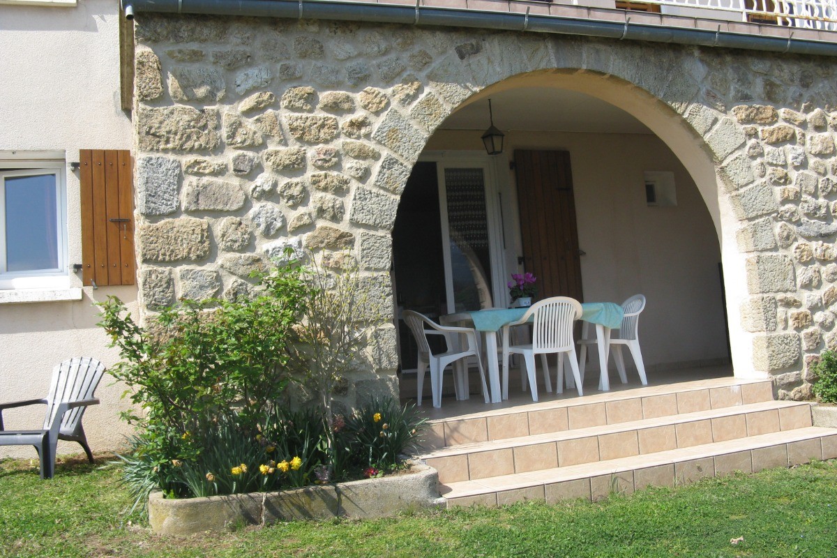 terrasse et son petit coin de verdure