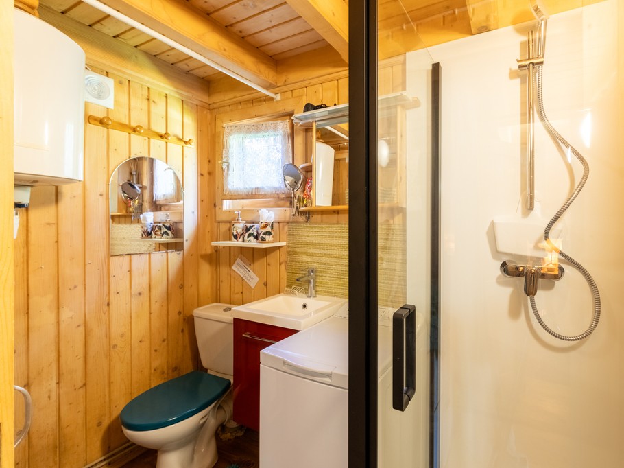 WC, douche et lavabo, machine à laver