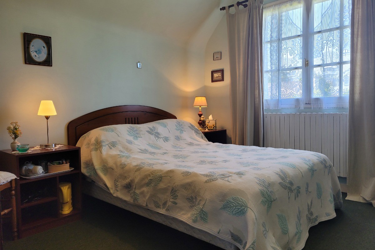Chambre d'hôtes Clévacances, Ploluha, chez M. et Mme Mac Lachlan, la chambre familiale avec sa deuxième chambre comprenant un lit double