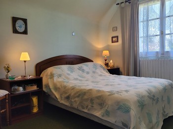 Chambre d'hôtes Clévacances, Ploluha, chez M. et Mme Mac Lachlan, la chambre familiale avec sa deuxième chambre comprenant un lit double