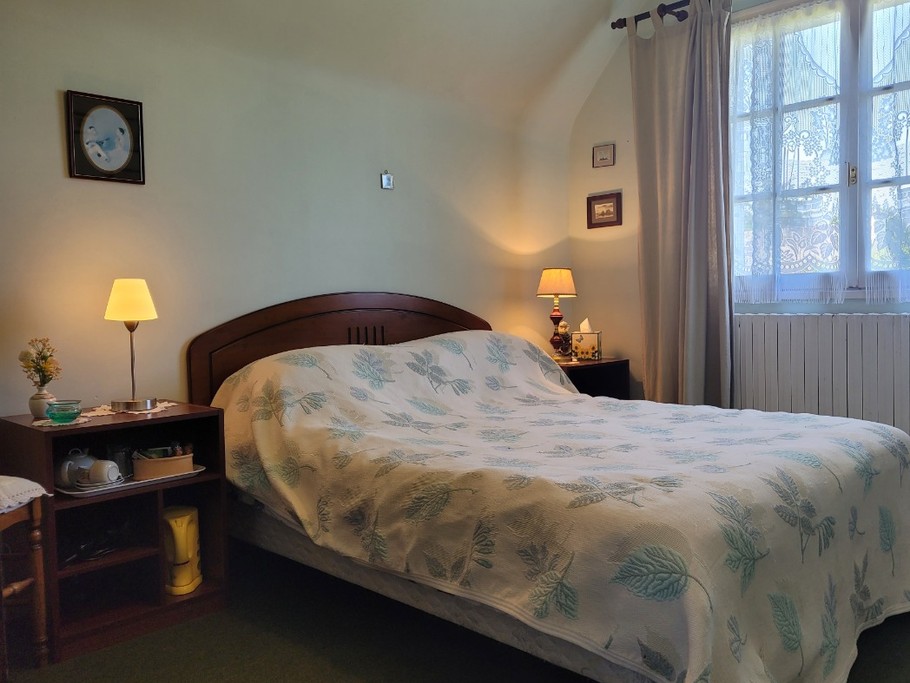 Chambre d'hôtes Clévacances, Ploluha, chez M. et Mme Mac Lachlan, la chambre familiale avec sa deuxième chambre comprenant un lit double