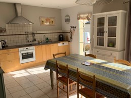 cuisine intégrée avec tous les éléments pour votre confort