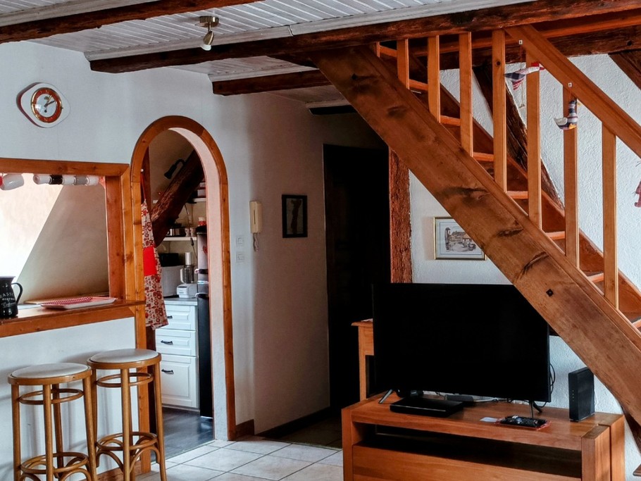 Salon, entrée cuisine